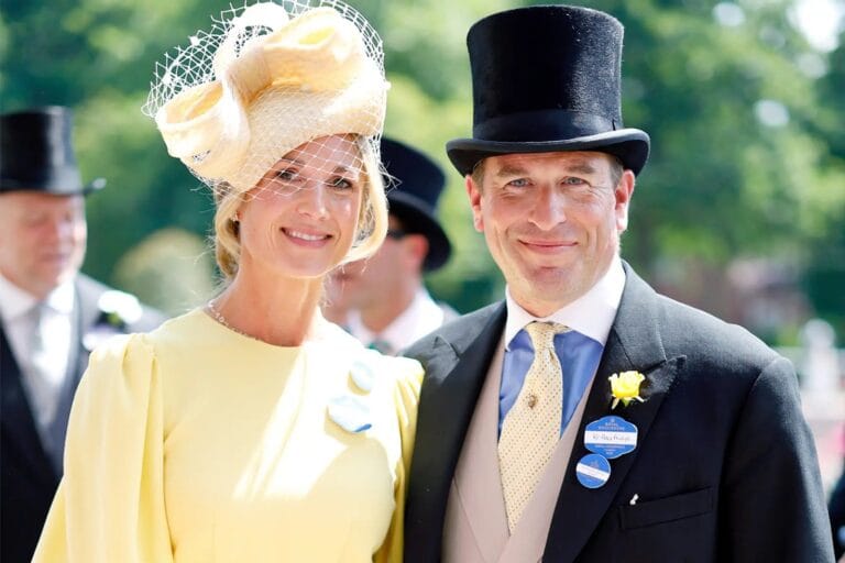 Tendência de moda: ex-príncipe Andrew fora do casamento de Peter Phillips