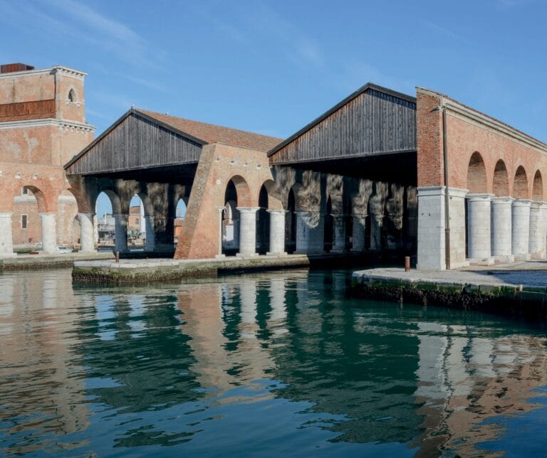 Tendências da Bienal de Veneza 2026: pavilhões e exposições em destaque