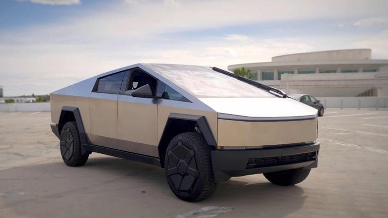 Tesla Cybertruck: reparo de US$ 7.200 após 160 mil km de uso