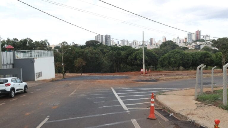 Trânsito na Rua dos Angazeiros, no Jaraguá, é liberado após conclusão de obras de drenagem