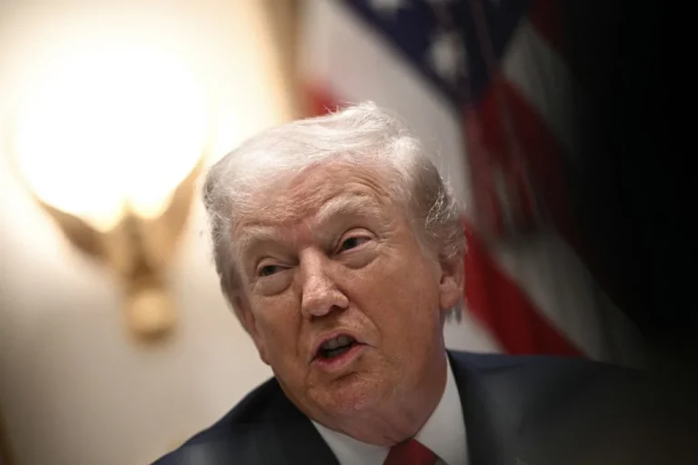 Trump revela rotina de exercícios em meio a crise política