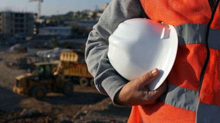 Uberlândia registra 1,5 mil novas vagas de emprego em março de 2026; setores de serviços e construção civil se destacam