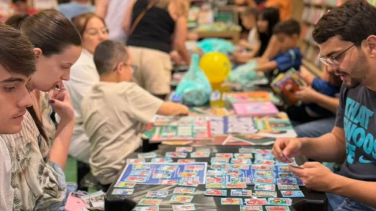 Uberlândia se mobiliza para a troca de figurinhas da Copa; conheça os principais locais