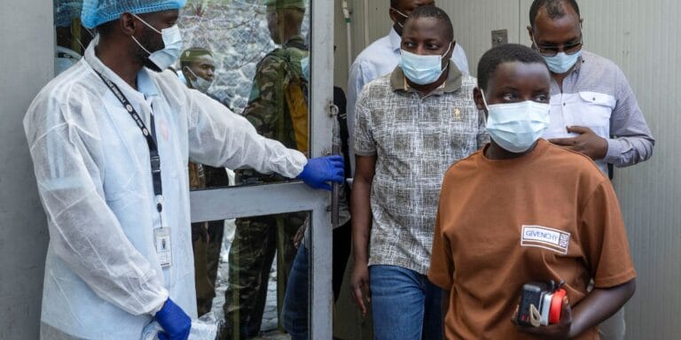 Uganda confirma hoje mais três casos de ebola; total vai a cinco