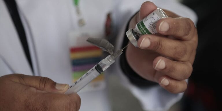 Vacinação contra influenza em SP começa na segunda-feira, 18