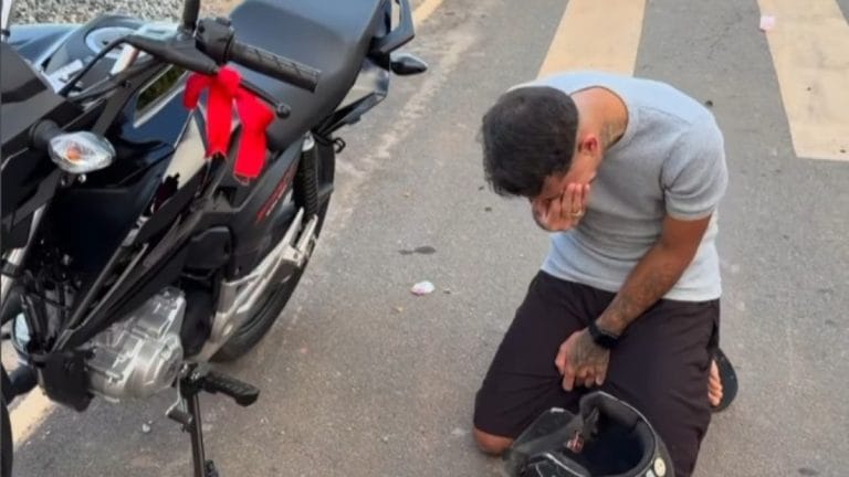 Viral: Gustavo Tubarão presenteia amigo após moto roubada