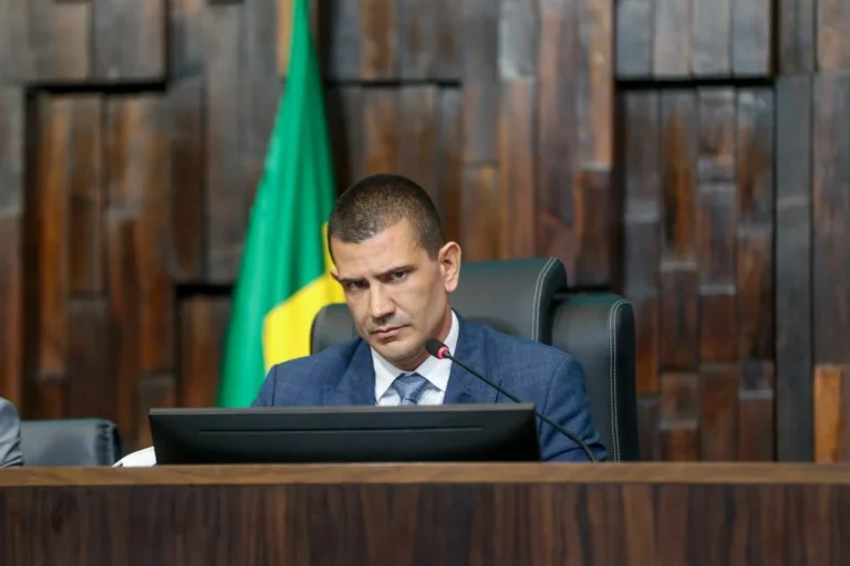 Votação que elegeu Douglas Ruas presidente é defendida pela Alerj no STF