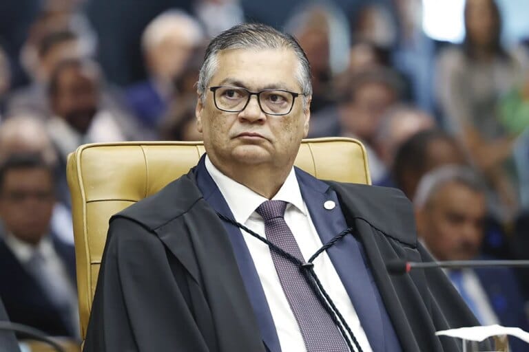 Votação suspensa por Dino, uso de bens do DF para BRB é válido