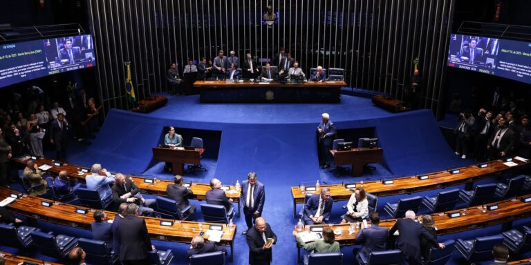 Atualização: Alcolumbre trava PEC do fim da 6x1 no Senado
