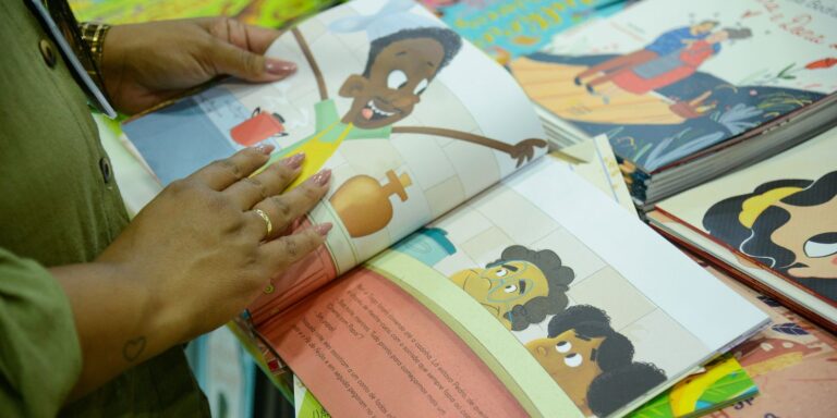 Atualização: Bienal nas Escolas promove leitura no RJ durante Copa