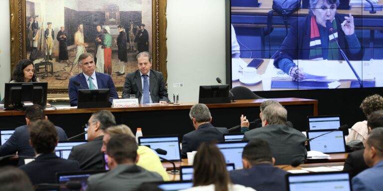 Atualização: Comissão da Câmara aprova redução da maioridade penal