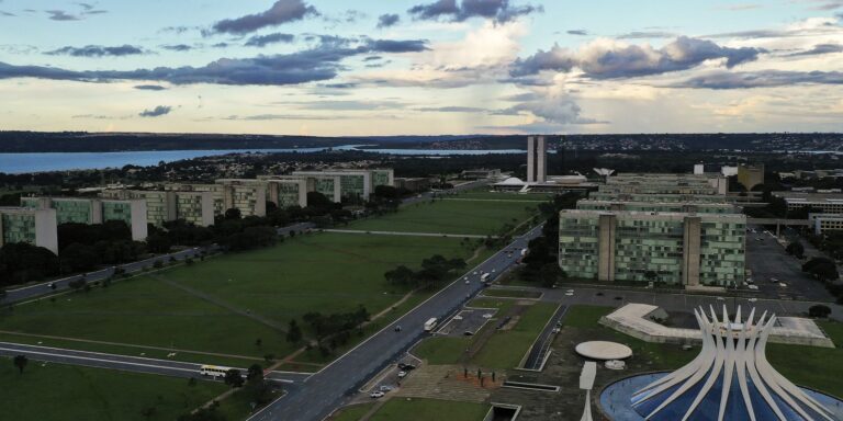 Atualização: Governo define horário de expediente na Copa do Brasil