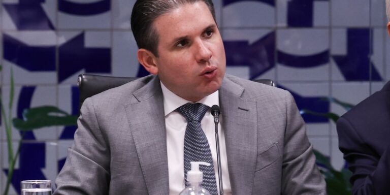 Atualização: Motta convoca reunião para votar PL do fim da escala 6x1