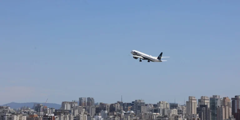 Brasil registra recorde de passageiros em voos domésticos em 2026