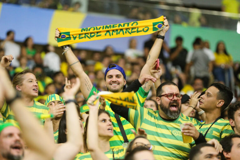 Dicas para assistir aos jogos da Copa do Mundo durante voos