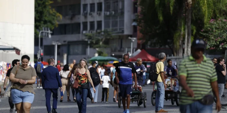 Diferença salarial entre sexos é menor em entidades sem lucro agora