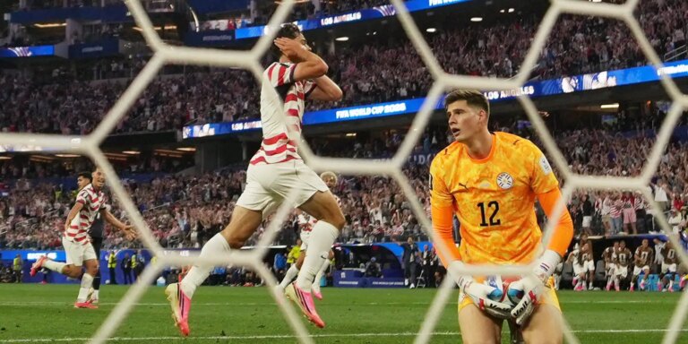 EUA estreia na Copa do Mundo com goleada sobre Paraguai 4x1