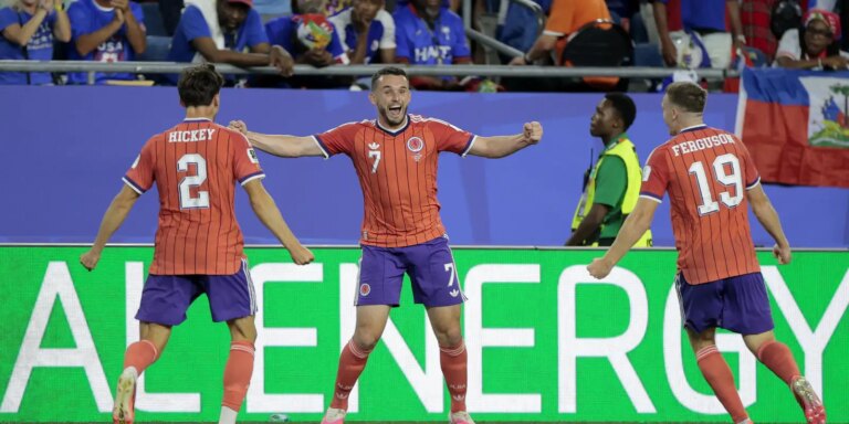 Escócia vence Haiti e é líder do grupo do Brasil na Copa