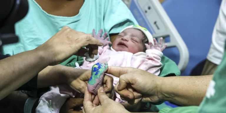 Hospitais do Rio homenageiam bebês nascidos durante a Copa