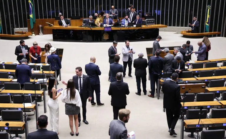 IA Brasil: Coalizão Direitos na Rede critica proposta de PL