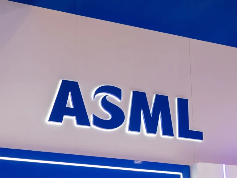 IA e inovação: ASML nega envio de máquina avançada à China