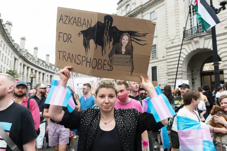 Moda e Polêmica: Camilla e J.K. Rowling no Orgulho LGBTQIA+