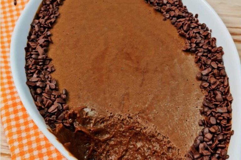 Mousse de chocolate leve que derrete na boca sem gelatina