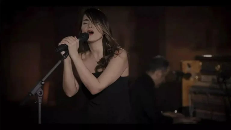 Polêmica: Irã condena cantora a 74 chibatadas por live sem hijab