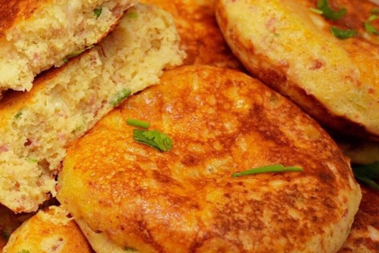 Receita de bolinho salgado de fubá na frigideira rápido e prático