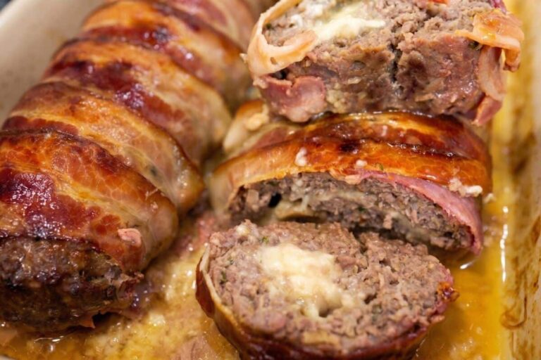Receita de rocambole de carne moída com bacon suculento