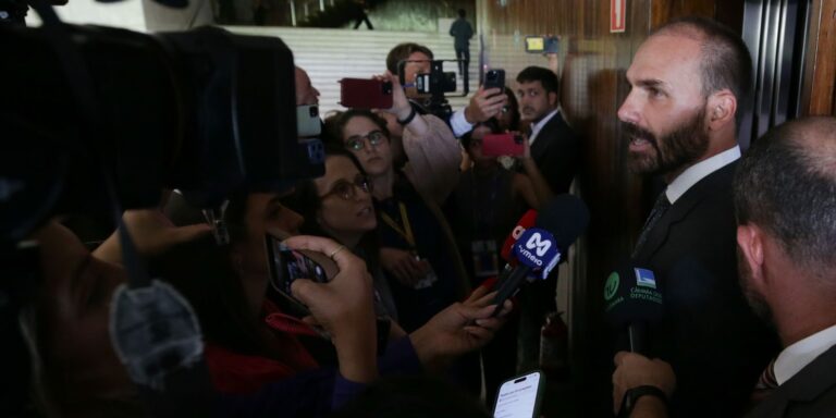 STF confirma inelegibilidade e 4 anos de prisão para Eduardo Bolsonaro