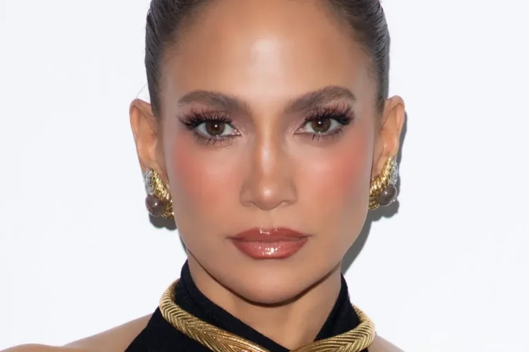 Saúde: Jennifer Lopez fala sobre problema de visão e rotina intensa