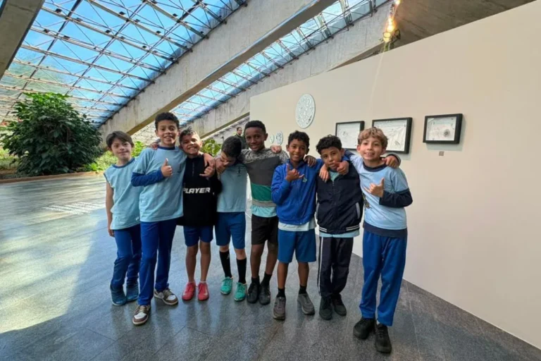 Saúde e bem-estar: alunos da EC 413 Sul visitam mostra de arte