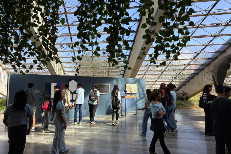 Saúde e bem-estar: alunos de São Sebastião visitam Constelações Contemporâneas