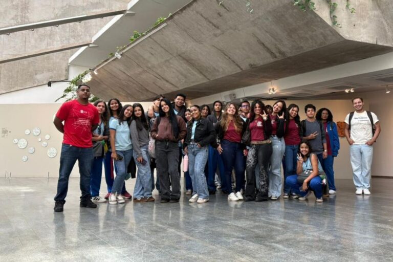 Saúde e bem-estar: alunos de Sobradinho visitam Constelações Contemporâneas