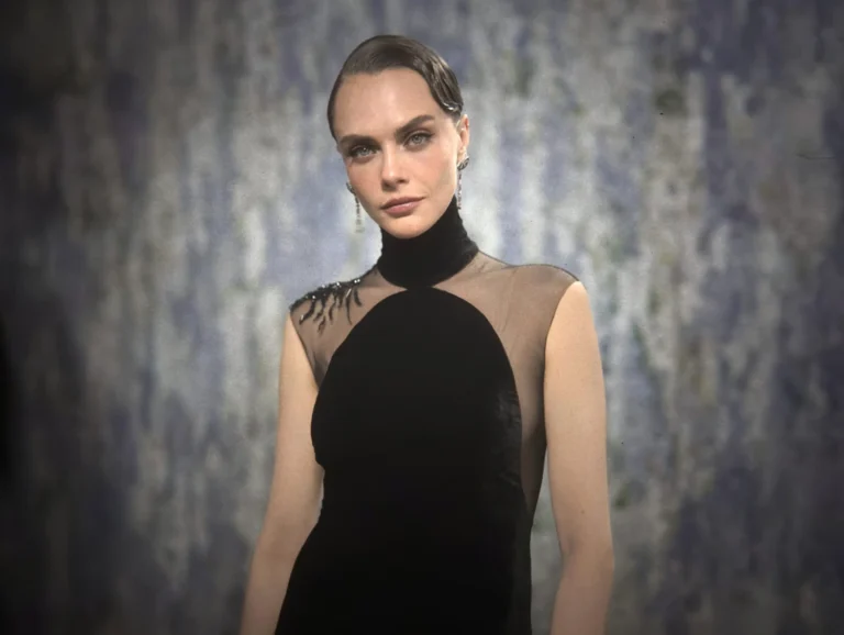 Tendência de moda: Cara Delevingne fala sobre overdose e apoio da namorada