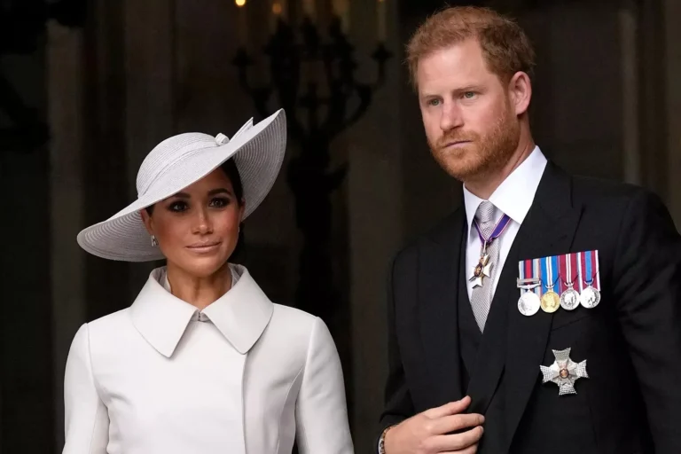 Tendência de moda: Meghan Markle e Harry em reencontro com Rei Charles III