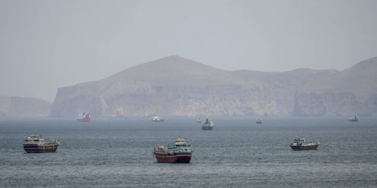 Turismo no Estreito de Ormuz: navios sob plano da ONU