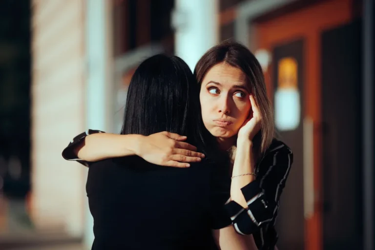 Vida amorosa: 60% das mulheres escondem por medo de julgamentos