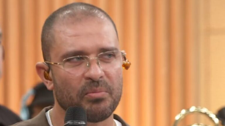 Viral: Diogo Nogueira canta mal no Encontro e web critica