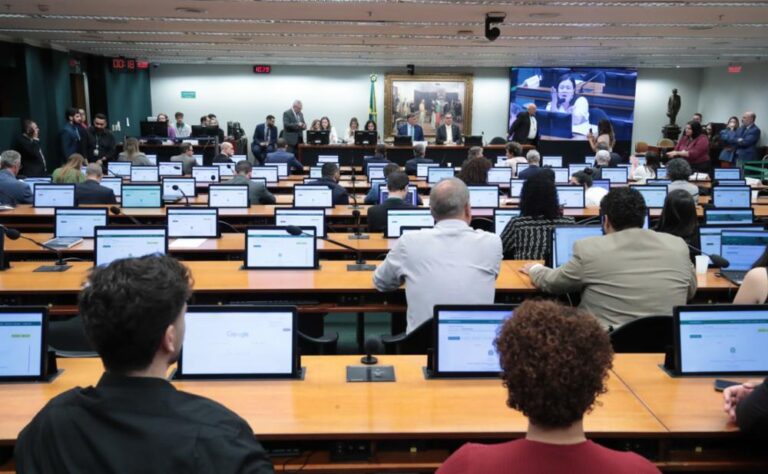 Votação da CCJ sobre redução da maioridade penal por deputados