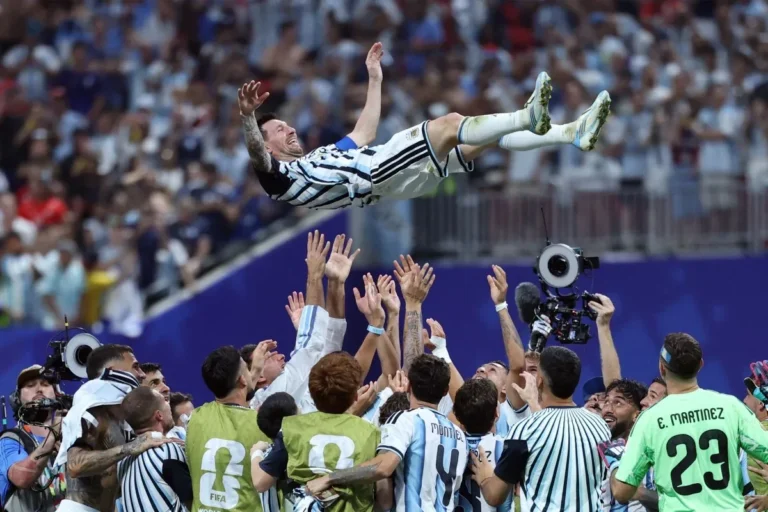 Argentina avança às quartas da Copa do Mundo após virada sobre Egito