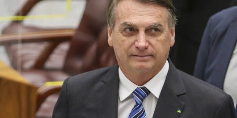 Armas de Bolsonaro entregues à PF: o que isso significa para o turismo?