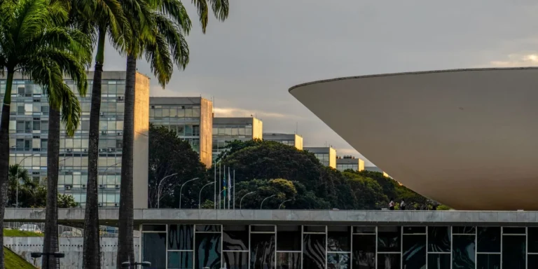 Atualização: Congresso sem votar PEC 6x1 e PL da Misoginia hoje