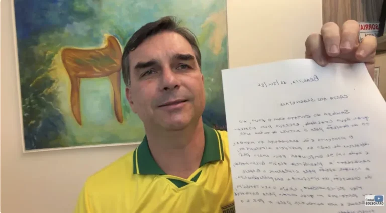 Bolsonaro afirma que Flávio é seu porta-voz em carta