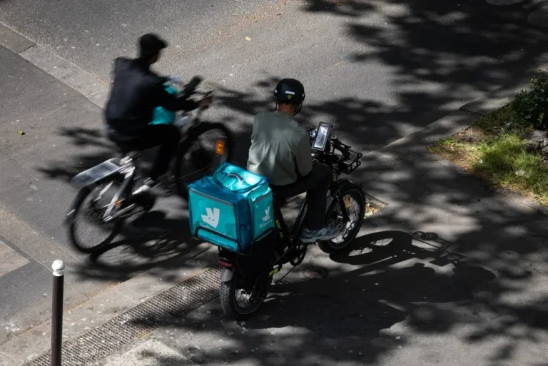 Calor extremo na França provoca suspensão de entregas de delivery
