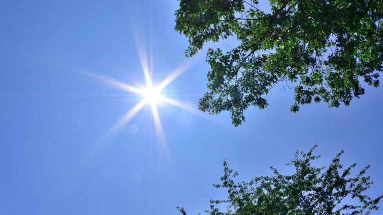 Calor intenso e umidade baixa devem marcar o Triângulo Mineiro até quarta-feira (29)
