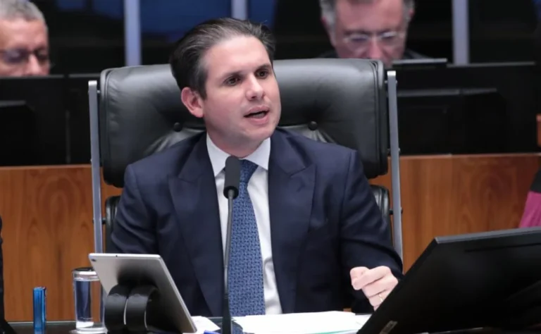 Decisão de Dino sobre Valdemar é 'intervenção judicial' segundo Hugo Motta