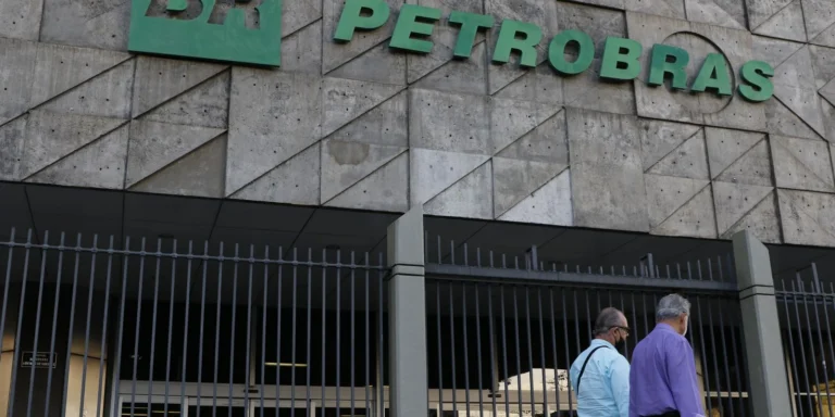 Dicas de viagem: Petrobras reduz preço do querosene de aviação