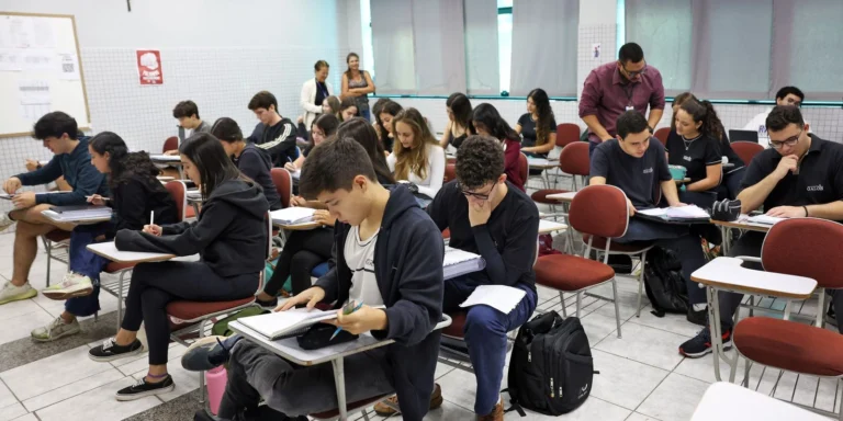 Educação financeira pode ser incluída no currículo escolar hoje